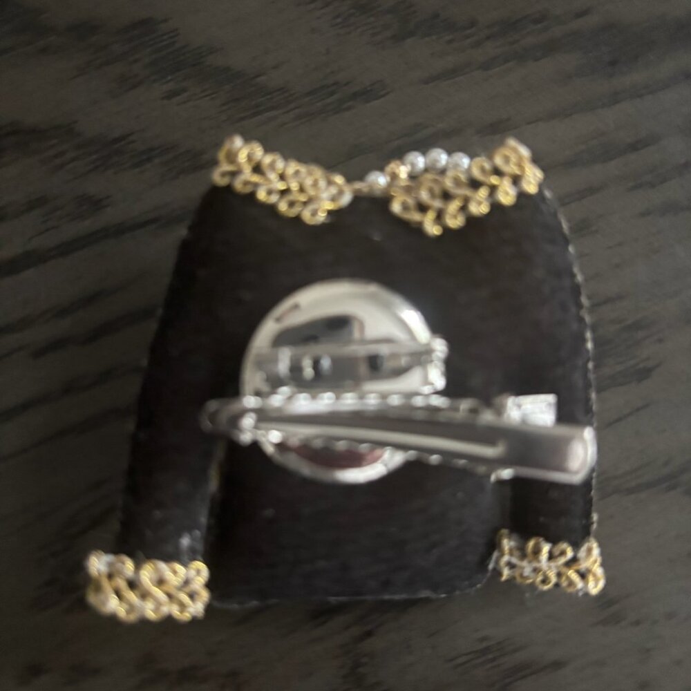 Fashion Brooch - Picture 2 of 2